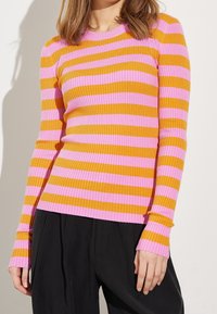 mbyM Sweter