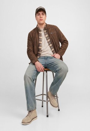 Jack & Jones, RELAXED FIT JEANS PLUS SIZE JJICHRIS JJCREW ST 201 PLS RELAXED FIT JEANS - Дънки със свободна кройка - blue denim