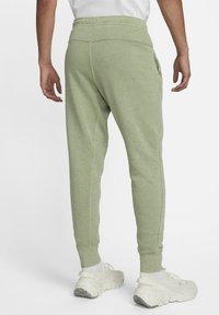 Nike Sportswear CLUB PANT REVIVAL - Pantaloni sportivi - alligator
