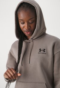 Under Armour ESSENTIAL HOODIE - Felpa con cappuccio - taupe dusk