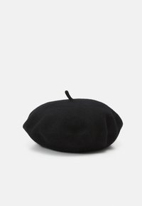 Zwarte wollen baret met een zachte textuur, ronde vorm en een klein lusje bovenop. Beschikt over een glad, uniform oppervlak zonder extra versieringen.