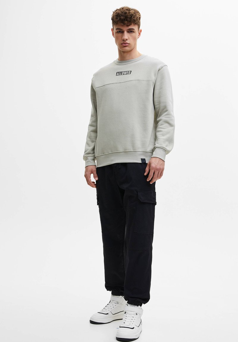 Herren Chinos | PULL&BEAR BASIC Cargohose mottled black/schwarz meliert - FT56582 Herren Chinos | PULL&BEAR BASIC Cargohose mottled black/schwarz meliert - FT56582