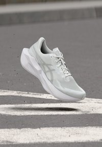 Επιλέχθηκε, white