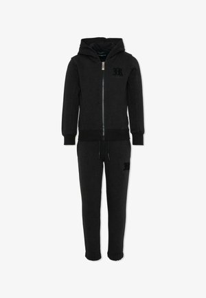 Czarny dres z bawełnianej mieszanki, z bluzą na suwak z kapturem, ściągaczami na rękawach oraz spodnie typu jogger z małym logo na piersi i nogawce.