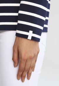 Lacoste LIVE Stickad tröja - dark blue