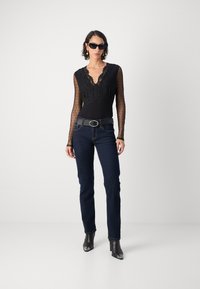 Morgan TIRIVA - Langarmshirt - noir