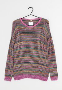 Mehrfarbiger gestrickter Pullover mit horizontalen Streifen in Pink, Grün, Gelb und Blau, einem runden pinken Halsausschnitt und gerippten Bündchen.