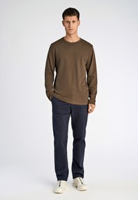 Lindbergh Långärmad tröja - dk brown