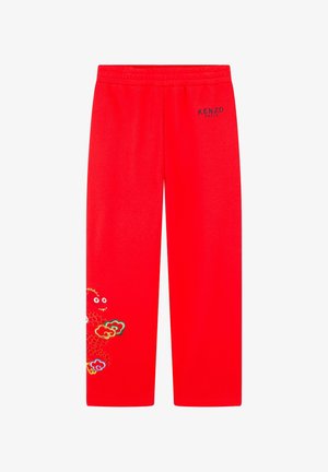 Pantalons de survêtement en coton rouge avec une taille élastique, ornés d'un motif brodé coloré d'un dragon et d'accents floraux sur la jambe gauche.