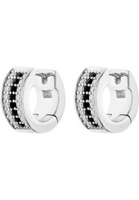 Silver hoopörhängen med en rad av svarta och klara stenar inbäddade längs mitten, med en polerad slät yta och rundad design.