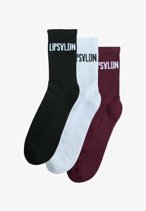 Zestaw trzech skarpet crew w kolorze czarnym, białym i bordowym, każda z napisem "LIPSYLDN" blisko górnej prążkowanej mankiety.