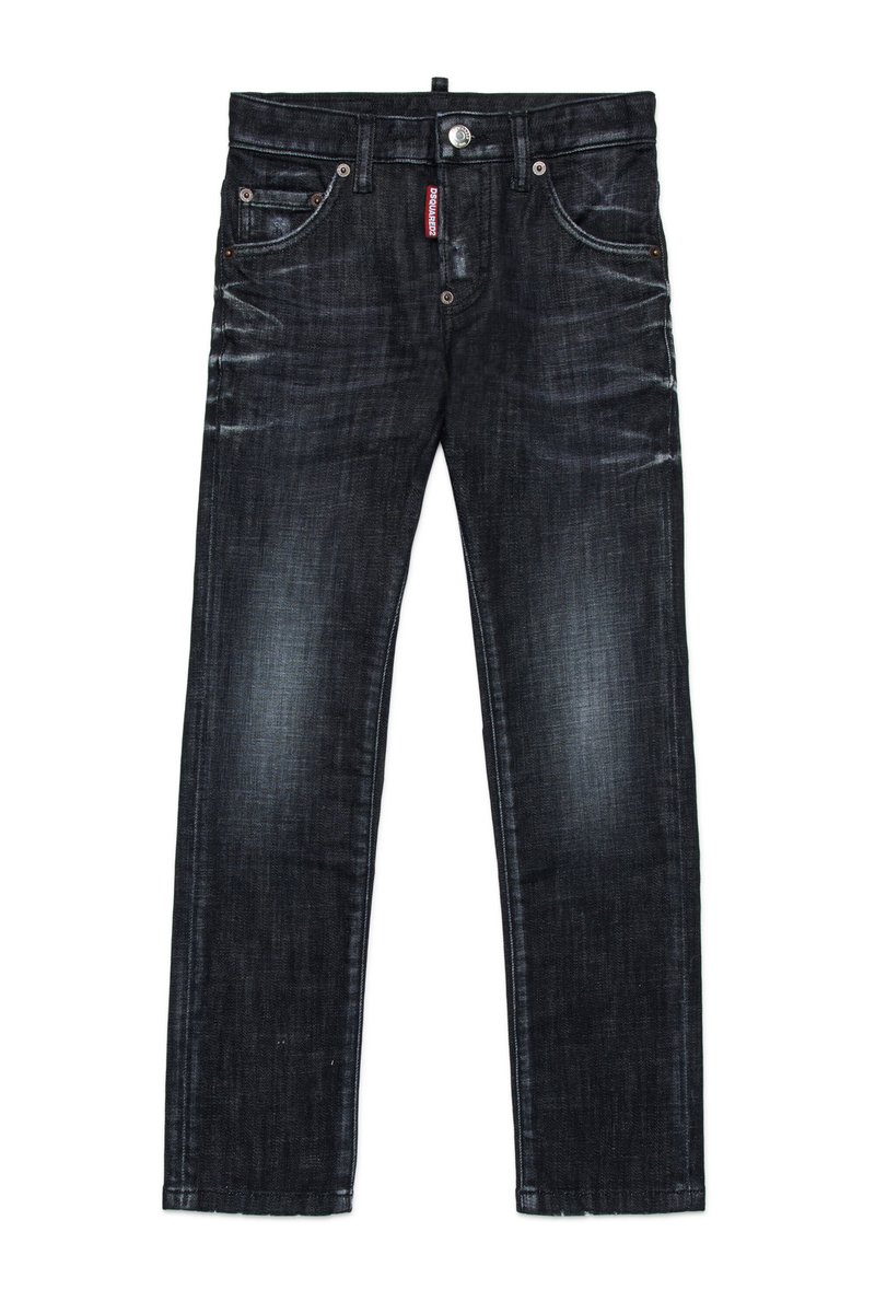 Jeans in denim blu scuro con taglio dritto, dotati di cinque tasche, un bottone in metallo e cuciture a contrasto. Leggera scoloritura sulle cosce.