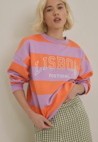 Next RELAXED FIT HEAVYWEIGHT CITY GRAPHIC STRIPE CREW NECK  - Felpa - pink