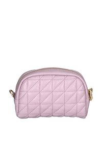 Borsa cosmetica trapuntata rosa realizzata in pelle sintetica, dotata di una cerniera curva con accessori dorati e un motivo di cucitura a forma di diamante.