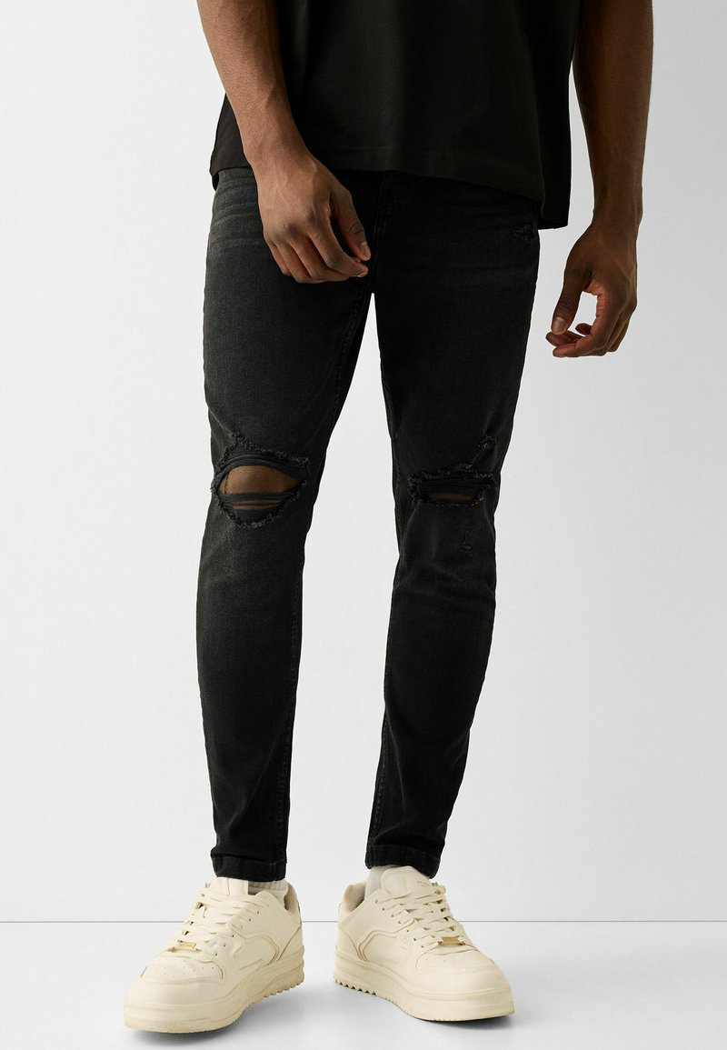 Bershka RIPPED CARROT FIT Jeans Slim Fit black/schwarz Zalando.de