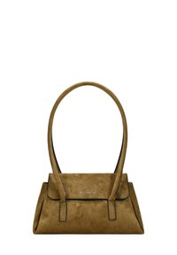 Bolso de ante marrón con forma estructurada y asa alargada. Cuenta con un cierre de solapa y costuras en contraste a lo largo de los bordes.