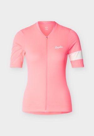 Maglia da ciclismo a maniche corte di colore rosa acceso con cerniera frontale, striscia orizzontale bianca sulla manica sinistra e piccolo logo "Rapha" sul petto.
