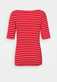 T-shirt rayé rouge et blanc avec un col rond et des manches courtes, fabriqué à partir d'un tissu doux et présentant une coupe ajustée.