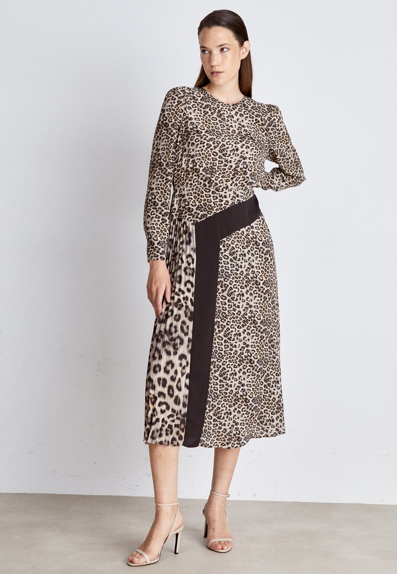 Marc Cain Day dress granola/brown Zalando.co.uk