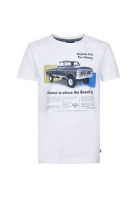 Hvid bomulds-T-shirt med et grafik af en vintage pickup truck. Teksten inkluderer "Daytona 500. Historien." og "Hjemmet er, hvor stranden er."