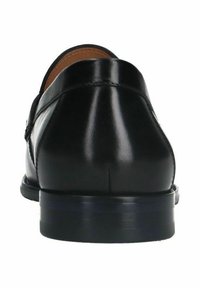 Zwarte leren schoen met een gladde, gepolijste afwerking, ronde neus en een lage, donkere zool. Heeft subtiele stiksels nabij de hiel.
