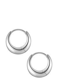 Pendientes de aro de plata con un diseño suave y redondeado y un acabado pulido. Forma circular con costuras sutiles para el cierre.