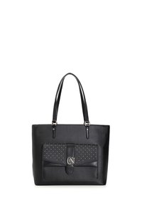 Borsa a spalla nera realizzata in materiale sintetico testurizzato. Presenta una tasca frontale decorata con borchie argento e un logo. Doppi manici.