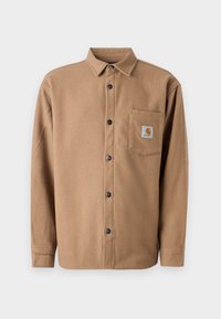 Bruine flanellen overhemd met een knoopsluiting, lange mouwen, een enkel borstzakje met logo patch, en zwarte knopen. Zachte textuur.