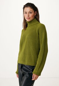 Mexx WITH ROLL NECK - Strickpullover - ochre green