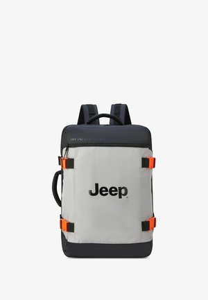 Zaino grigio e nero con dettagli arancioni, dotato di spallacci regolabili, maniglia superiore e logo "Jeep" sul pannello frontale.