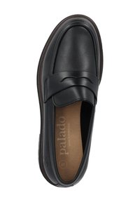 Zwarte leren loafer met afgeronde neus, decoratieve band, bruine zool en tan binnenzool gemarkeerd met "palado Made in Portugal."