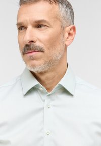 Eterna DYNAMIC COTTON ™ HEMD - SLIM FIT - Camicia - pistazie