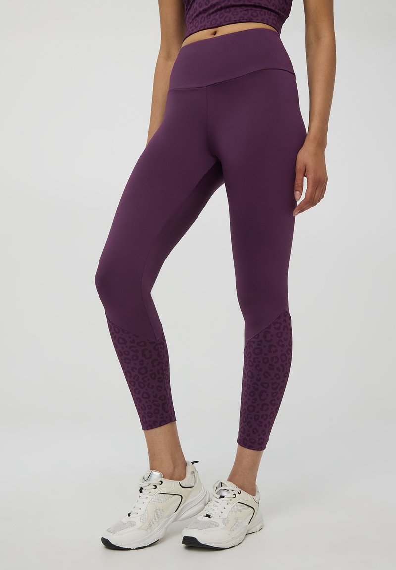 Terranova CON DETTAGLI MACULATI LUCCICANTI - Leggings - viola scuro
