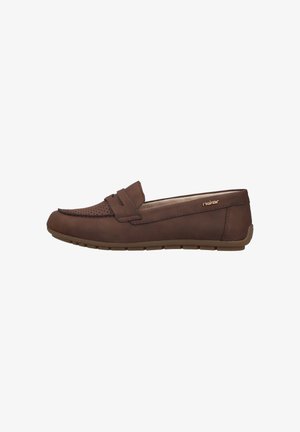 Mocassin en cuir marron à enfiler avec embout perforé, détails cousus et semelle en caoutchouc, vue de profil.