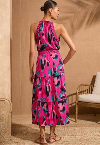 Love & Roses PETITE FIT - Dolga obleka - pink animal print
