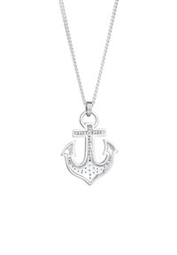 Sömmerskruvens pendant av silver med en texturerad yta och små prickar, hängande från en tvinnad kedja.