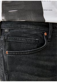QS Farkkushortsit - black denim