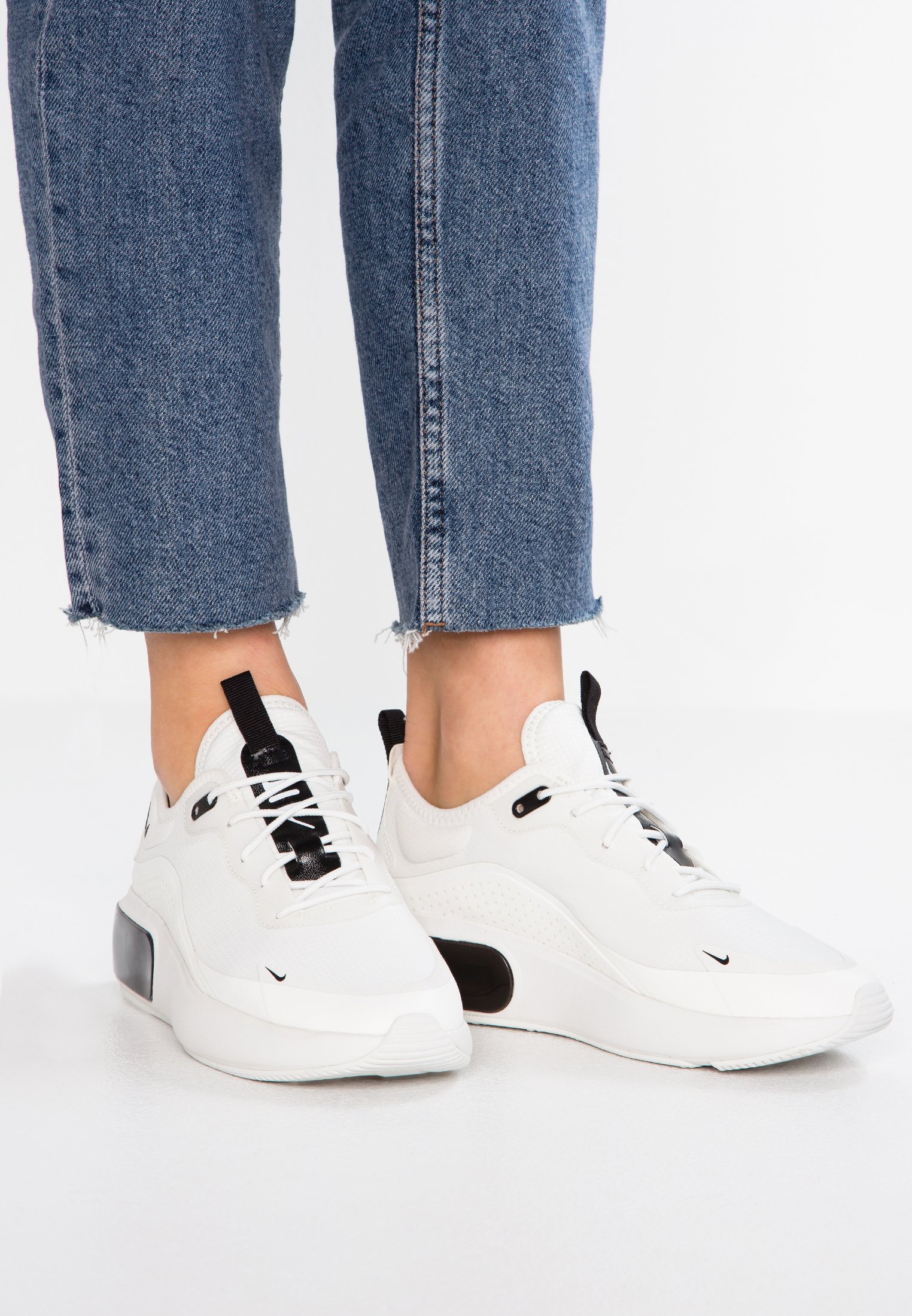 Nike Sportswear AIR MAX DIA - Trainers - summit white/black - Zalando.ie