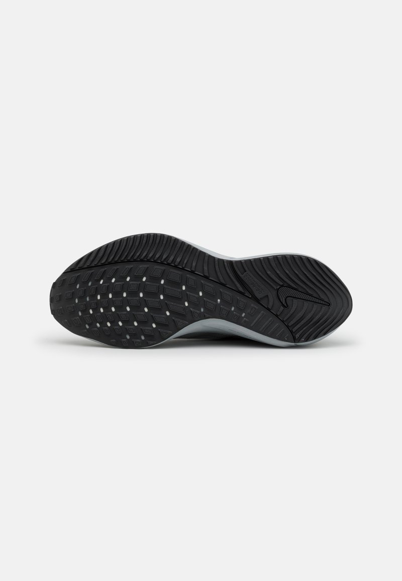 Herren Laufschuhe | Nike Performance AIR ZOOM VOMERO 16 Laufschuh Neutral black/metallic silver/anthracite/smoke grey/light smok Herren Laufschuhe | Nike Performance AIR ZOOM VOMERO 16 Laufschuh Neutral black/metallic silver/anthracite/smoke grey/light smok