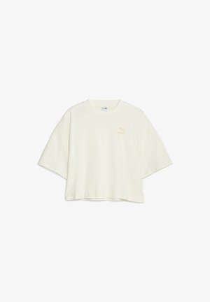 Helles cremfarbenes, kurzes T-Shirt aus weicher Stoffqualität, mit kurzen, weiten Ärmeln und einem dezenten Puma-Logo in passender Farbe auf der Vorderseite.