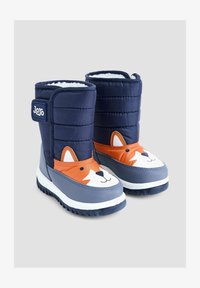 Kijelölve, navy fox