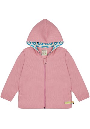 Rosa strukturierte Kapuzenjacke mit Reißverschluss vorne, ausgestattet mit einem blauen Blumenmuster an der Innenseite und seitlichen Etiketten in Grün und Multicolor.