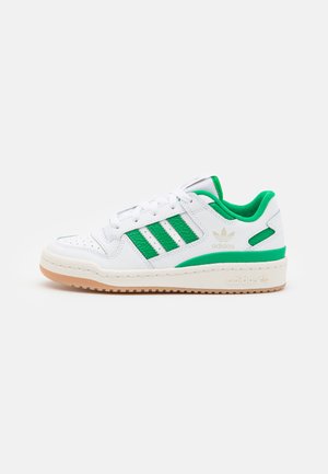 FORUM UNISEX - Zapatillas - footwear white/green/cloud white