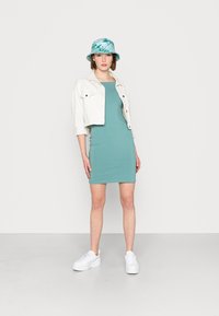 Even&Odd Vestido de malha - light blue