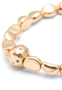 Bracelet en or avec des perles lisses et arrondies, dotées d'un centre sphérique orné de strass roses et verts.