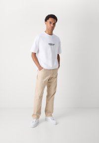 Barbour International FORMULA - T-shirt estampada - white
