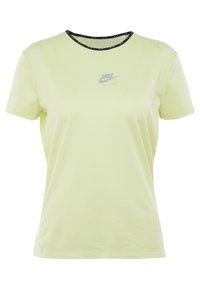 Světl zelené sportovní tričko Nike s krátkým rukávem, kulatým výstřihem s černým lemem a jemně texturovanou látkou.