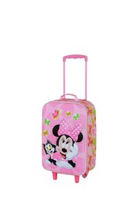 Maleta rígida rosa con un diseño de personaje de dibujos animados que incluye mariposas y flores, con un asa y ruedas a juego en color rosa.