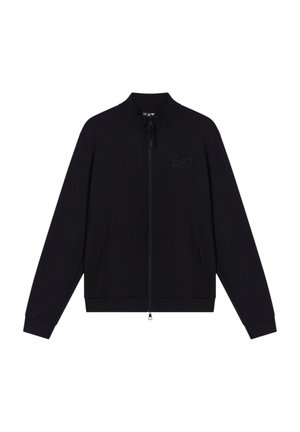 Giacca nera con zip e collo alla coreana, due tasche laterali e discreto logo "EA7" sul petto a sinistra.