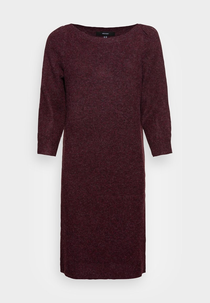 Robe en tricot bordeaux avec un col rond et des manches trois-quarts. Texture douce avec une coupe lâche et des poignets côtelés.